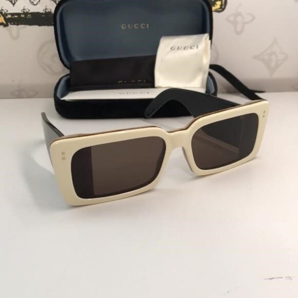 Gucci GG0543S 002 Ivory Black Oversized Rectangular Sunglasses Brown Lens - Picture 3 of 12